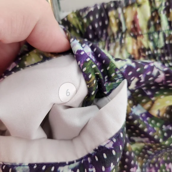 Lululemon shorts womens size 6 spring break away floral drawstring multicolor - Picture 4 of 5